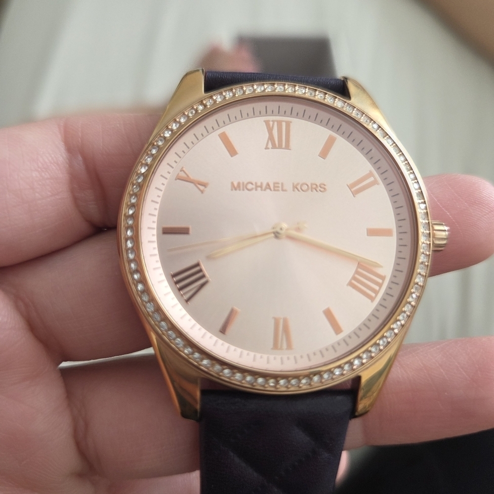 Michael Kors Rosegold Dial With A Quilted Plum Leather Strap - Picture 3 of 7